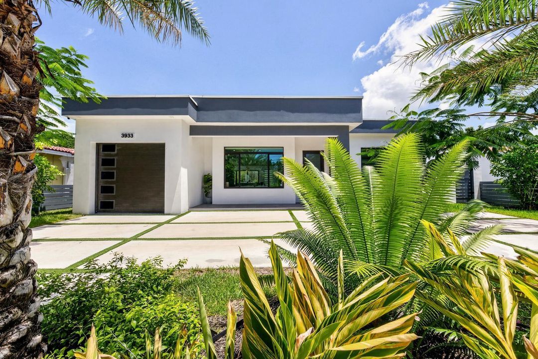 006-015-Exterior Front-1500x1000