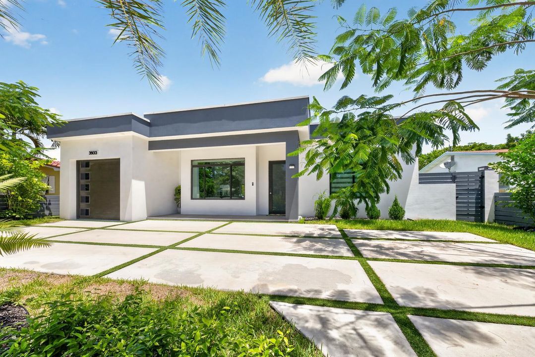 078-023-Front of Home-1500x1000