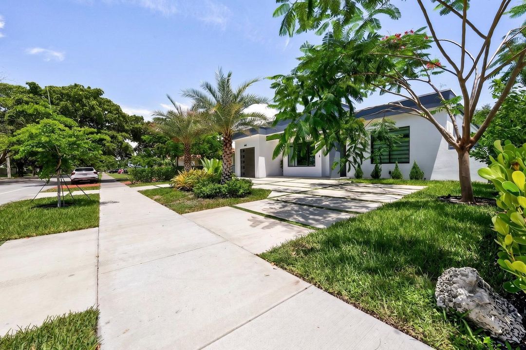 009-008-Front Yard-1500x1000