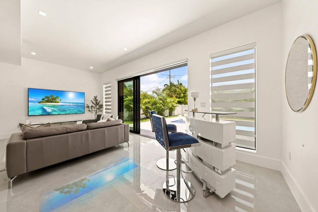 087-060-Family Room-1500x1000