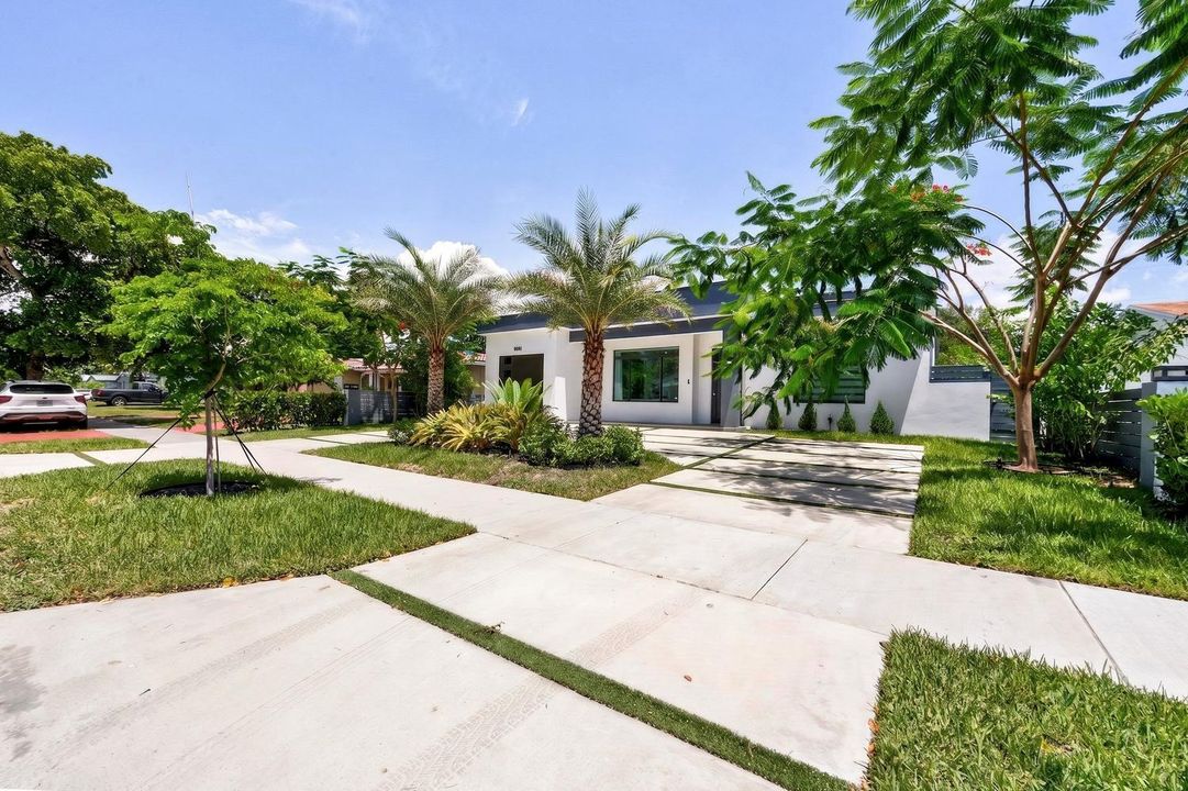 008-032-Front Yard-1500x1000