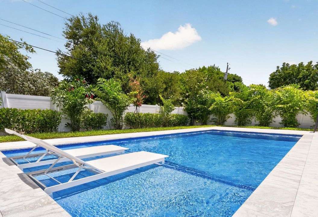 082-050-Pool-1465x1000