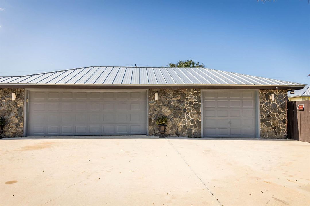 Neargarder Property-25
