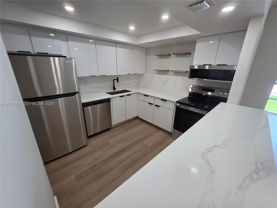 В аренду: $2,350 (2 спален, 1 ванн, 924 Квадратных фут)