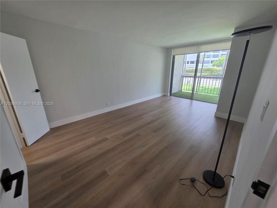 В аренду: $2,350 (2 спален, 1 ванн, 924 Квадратных фут)