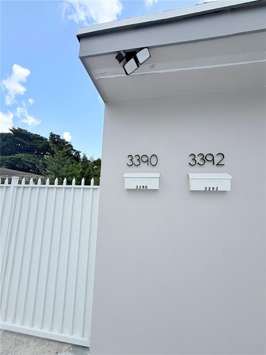 DUPLEX FRONT