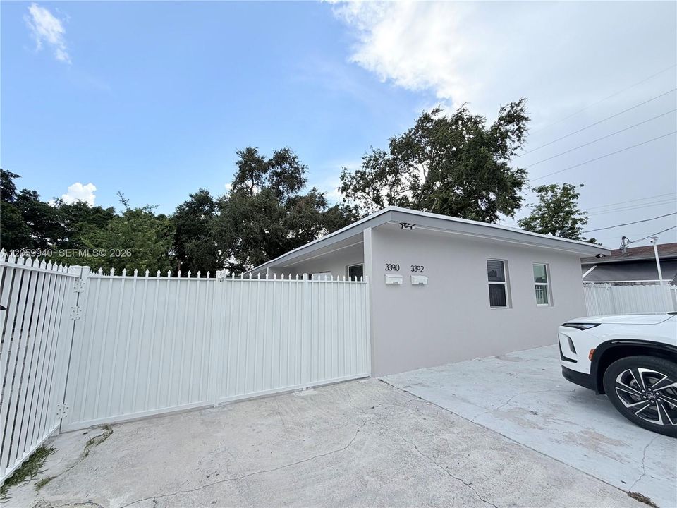 DUPLEX FRONT