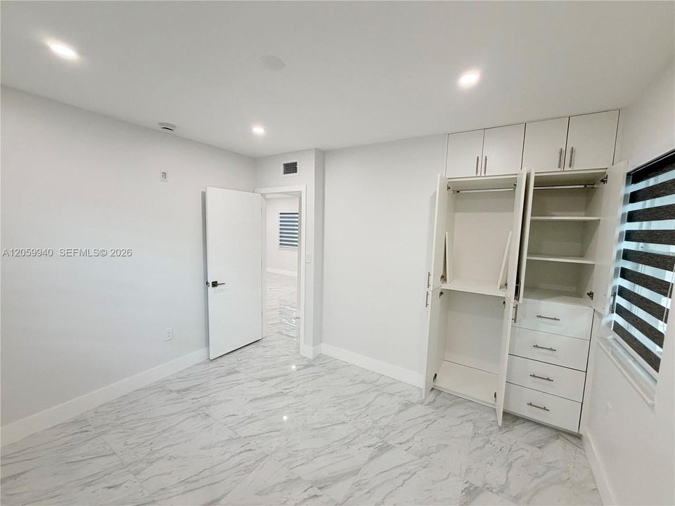В аренду: $2,400 (2 спален, 1 ванн, 1272 Квадратных фут)