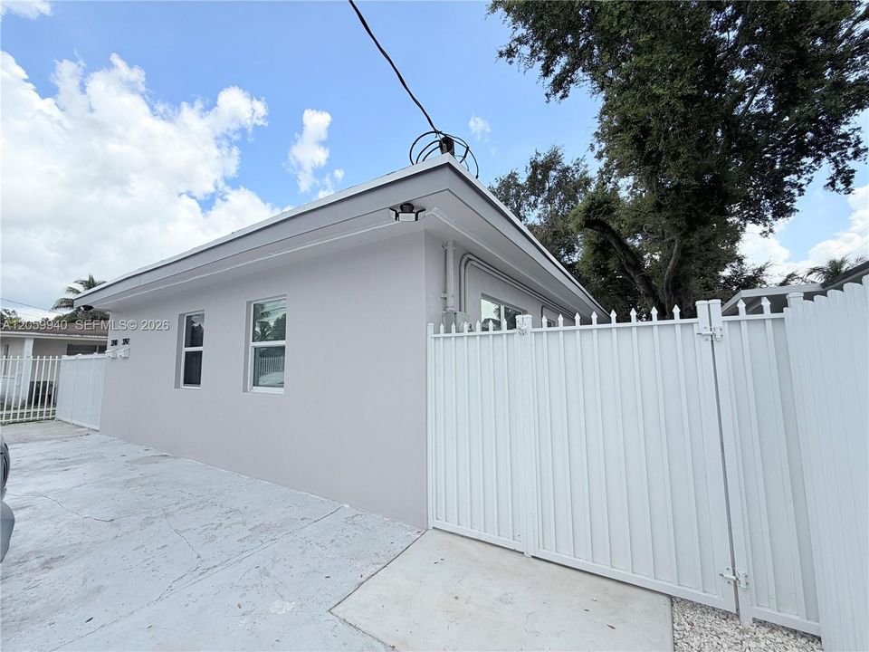 DUPLEX FRONT