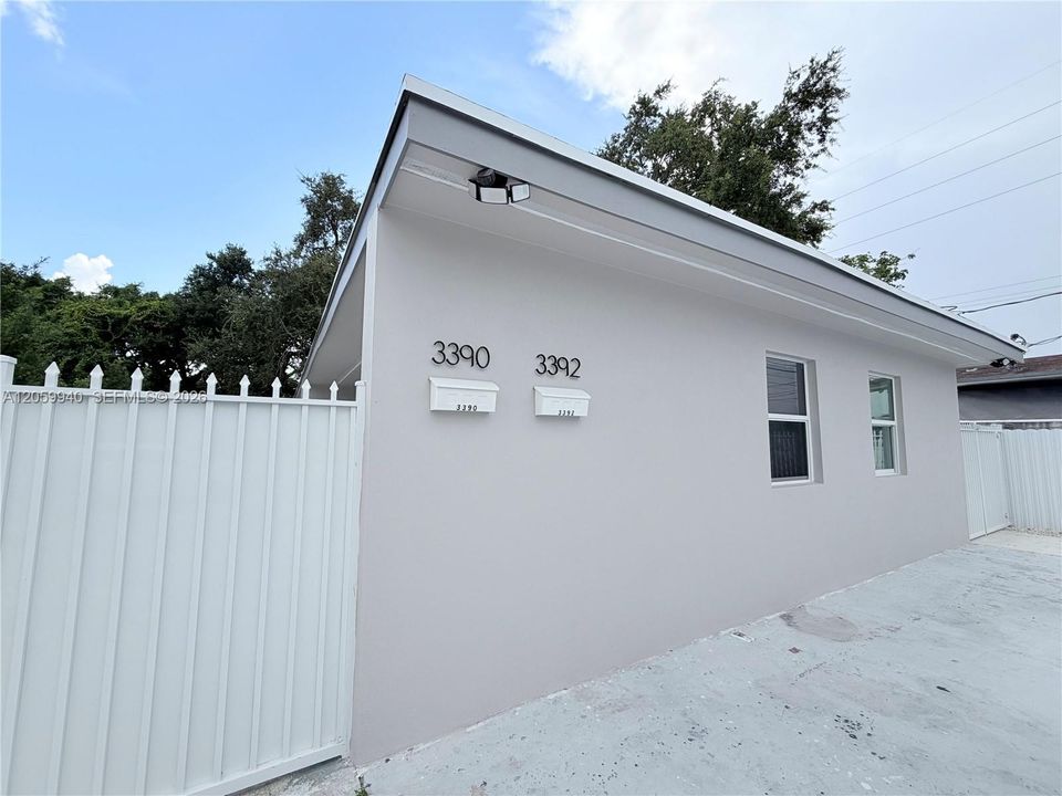 DUPLEX FRONT