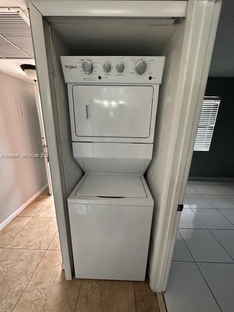В аренду: $2,000 (2 спален, 2 ванн, 956 Квадратных фут)