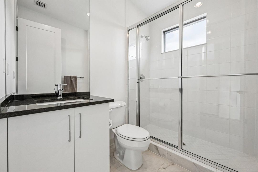 44-web-or-mls-Rainbow Falls Trl-S0207-04
