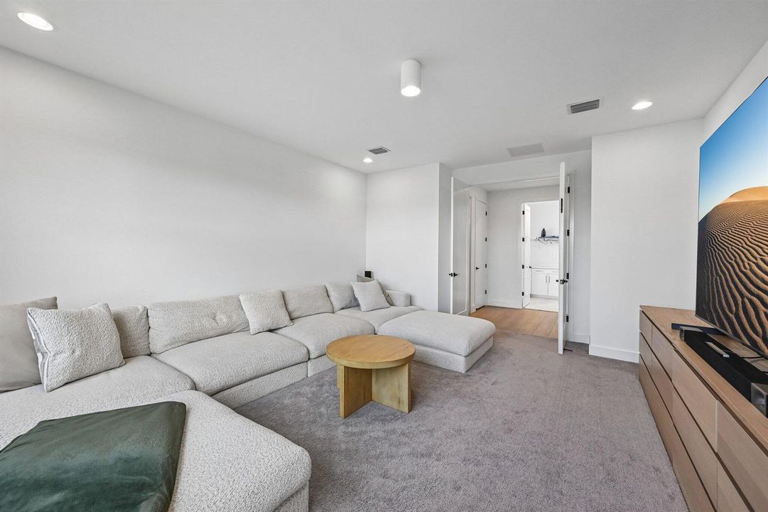 48-web-or-mls-Rainbow Falls Trl-S0207-04