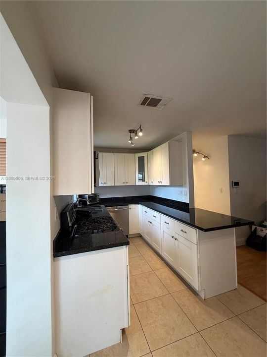В аренду: $2,900 (3 спален, 1 ванн, 950 Квадратных фут)