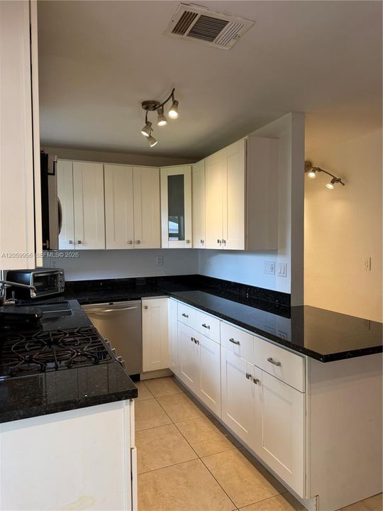 В аренду: $2,900 (3 спален, 1 ванн, 950 Квадратных фут)