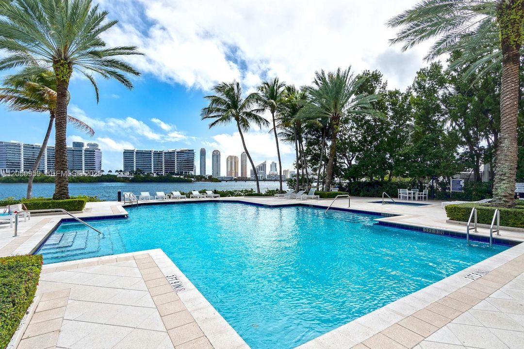 For Rent: $5,300 (2 beds, 2 baths, 1320 Square Feet)