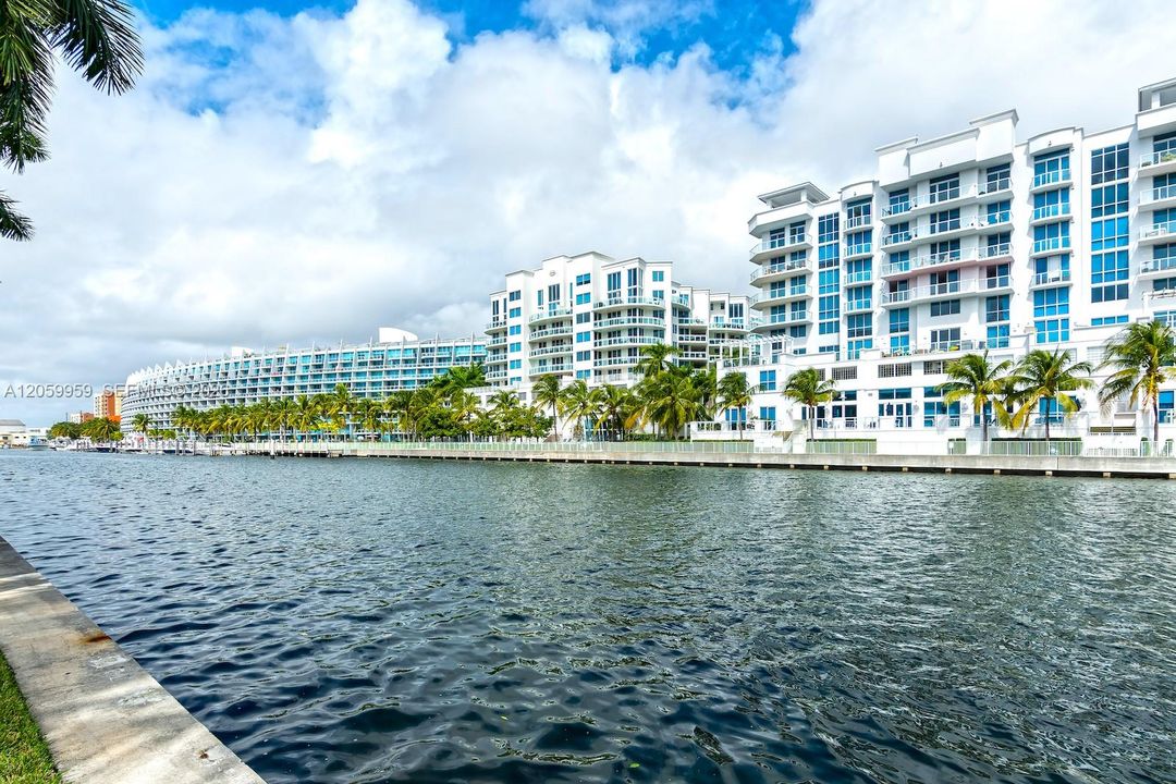 For Rent: $5,300 (2 beds, 2 baths, 1320 Square Feet)