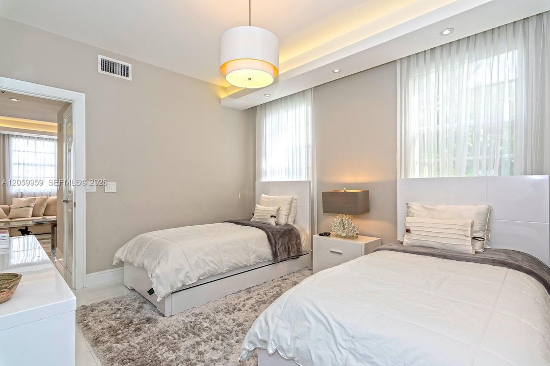 For Rent: $5,300 (2 beds, 2 baths, 1320 Square Feet)