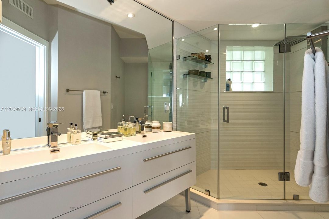 For Rent: $5,300 (2 beds, 2 baths, 1320 Square Feet)