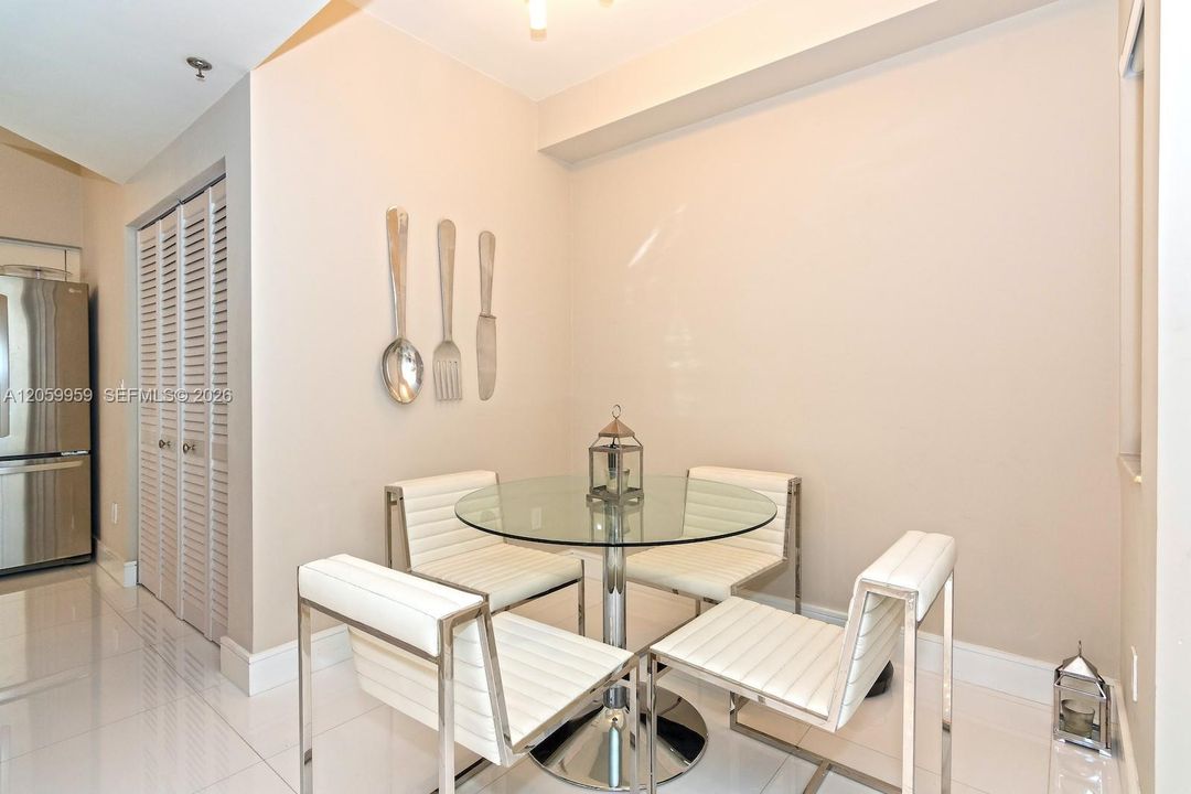 For Rent: $5,300 (2 beds, 2 baths, 1320 Square Feet)
