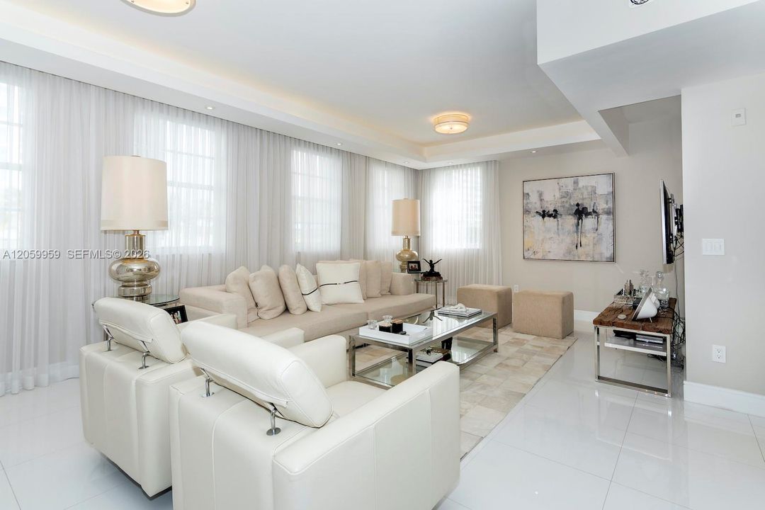 For Rent: $5,300 (2 beds, 2 baths, 1320 Square Feet)