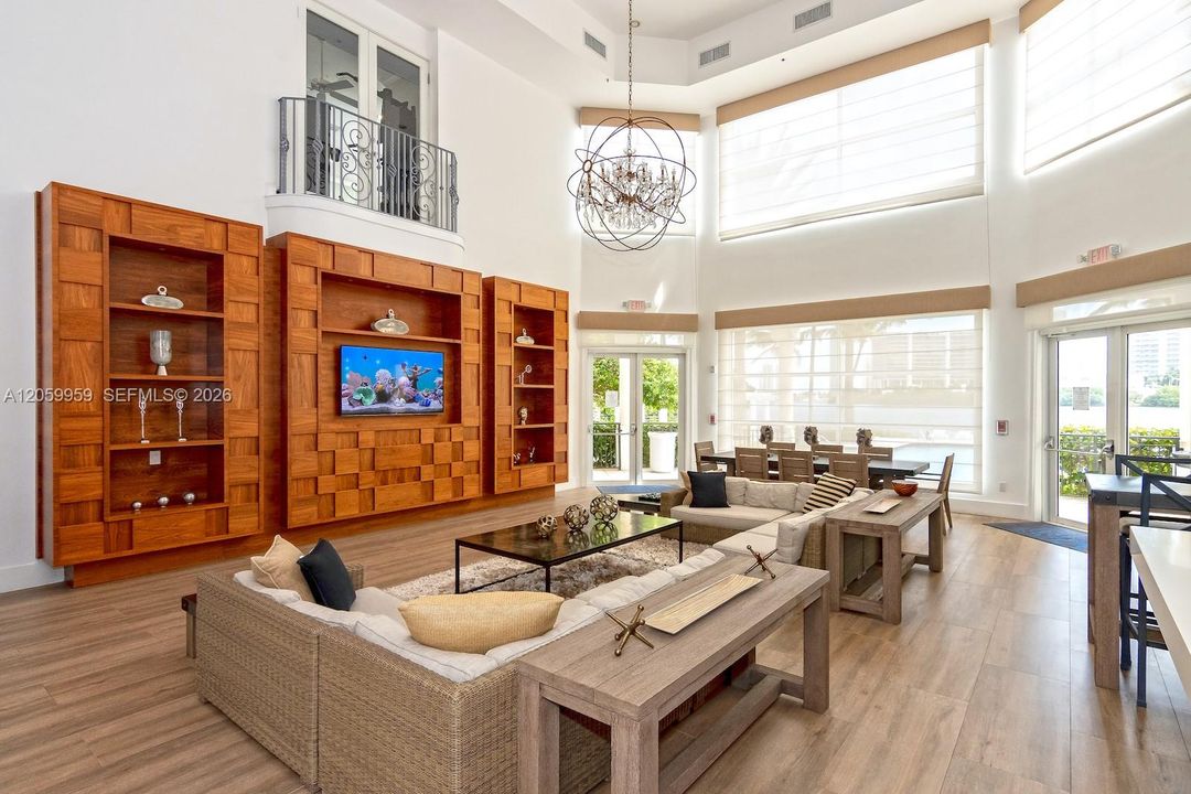 For Rent: $5,300 (2 beds, 2 baths, 1320 Square Feet)