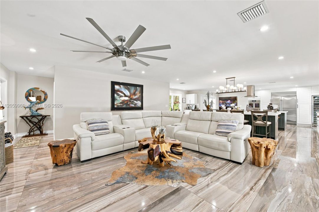 На продажу: $2,300,000 (5 спален, 5 ванн, 4035 Квадратных фут)