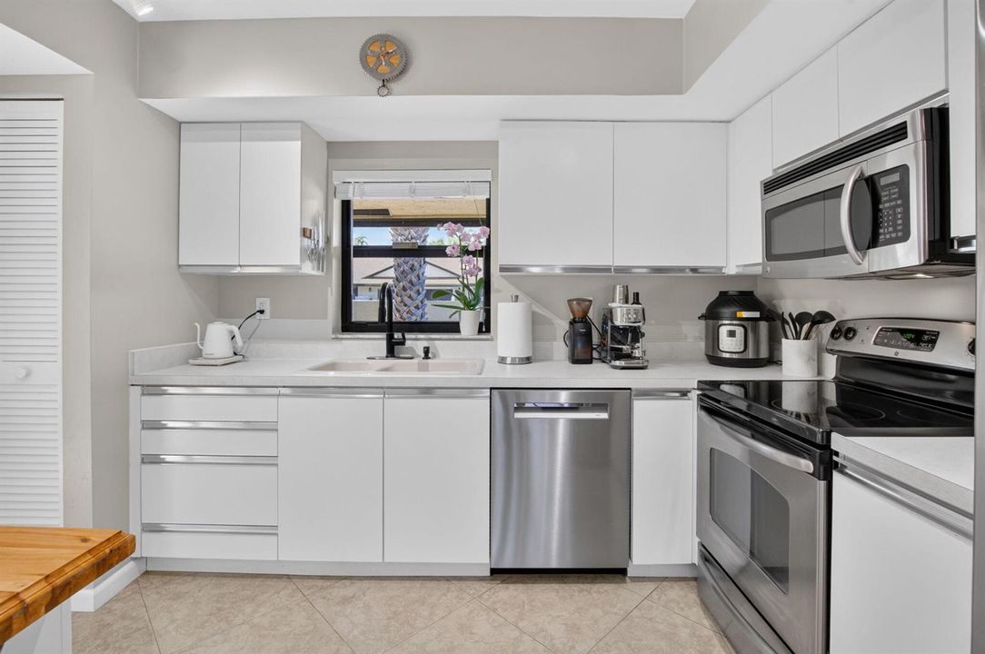 Kitchen - 2833 SW 6 St., Delray Bch