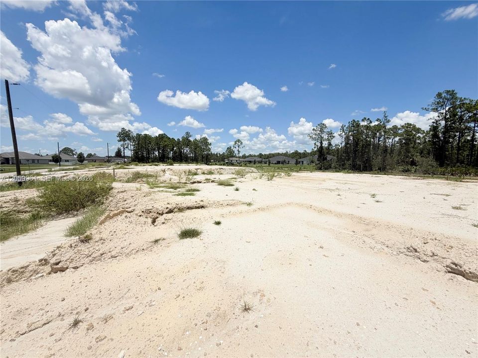 На продажу: $90,000 (0.39 acres)