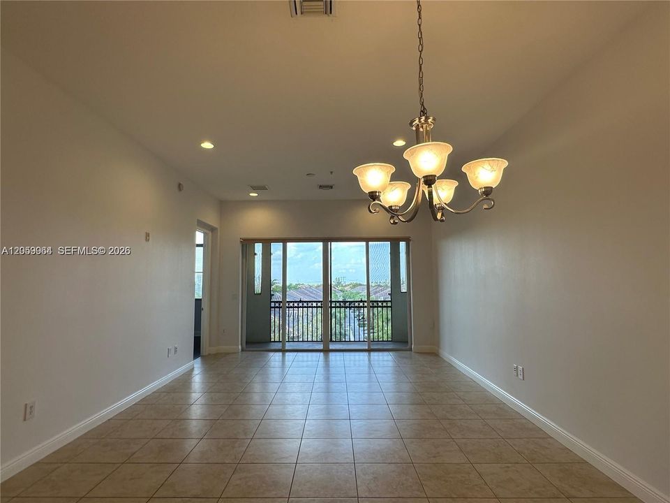 En Venta: $374,999 (2 camas, 2 baños, 1174 Pies cuadrados)