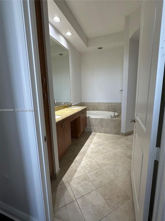 En Venta: $374,999 (2 camas, 2 baños, 1174 Pies cuadrados)