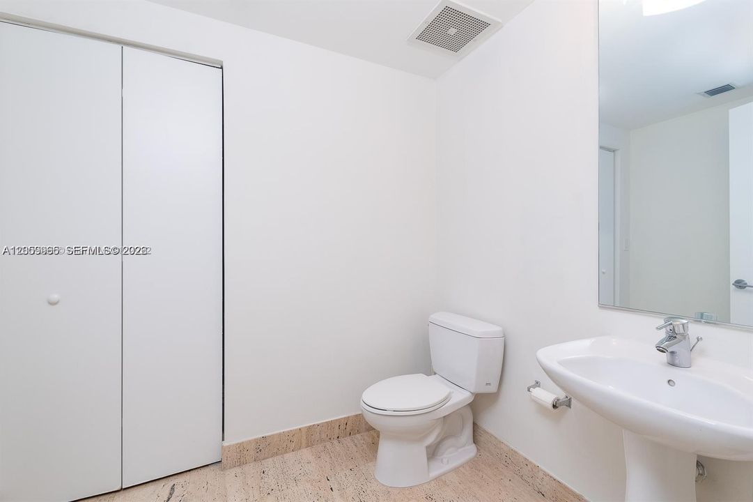 1/2 Bath