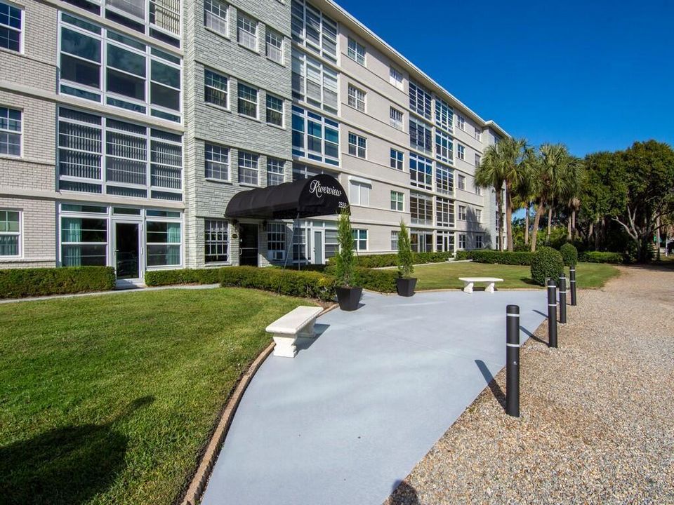 RIVERVIEW CONDOMINIUMS