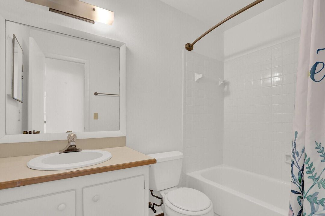 Detached Full Bath