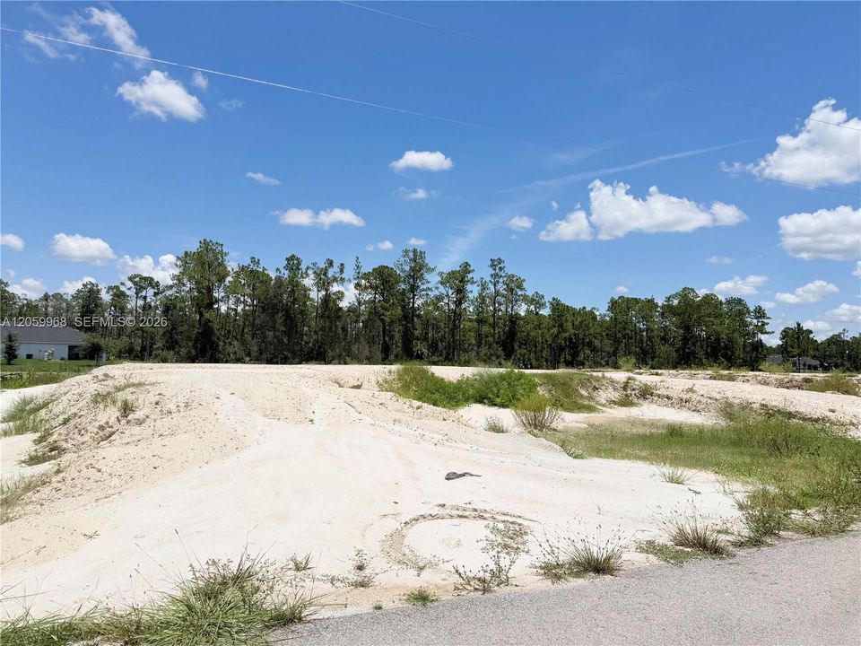 На продажу: $90,000 (0.39 acres)