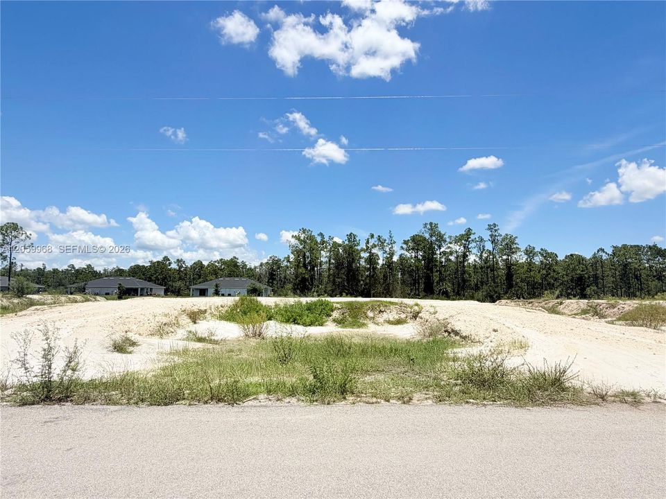 На продажу: $90,000 (0.39 acres)