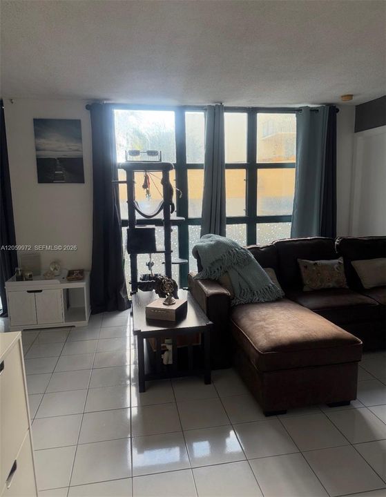 На продажу: $175,000 (1 спален, 1 ванн, 708 Квадратных фут)