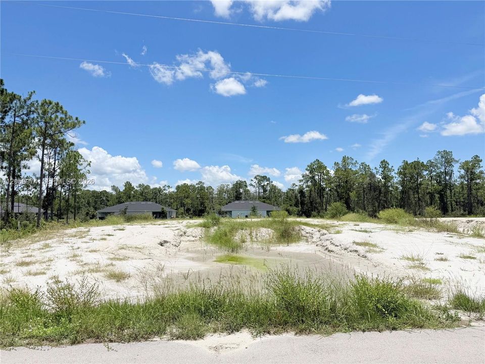 На продажу: $90,000 (0.39 acres)