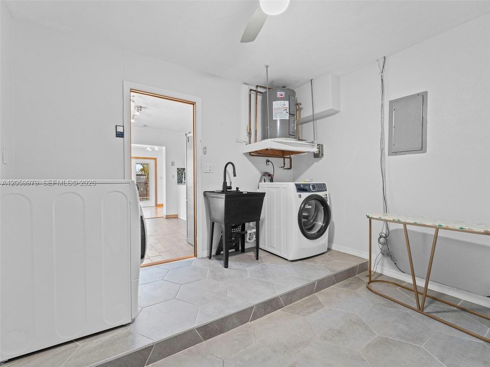 En Renta: $4,800 (3 camas, 2 baños, 1816 Pies cuadrados)