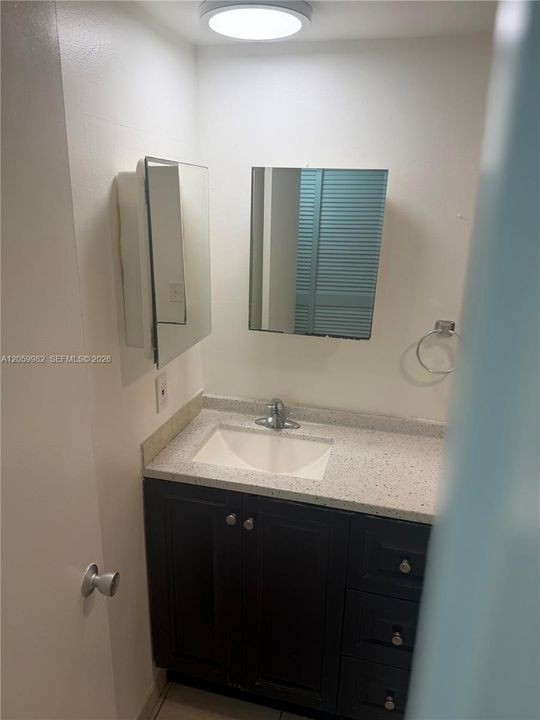 For Rent: $1,900 (1 beds, 1 baths, 628 Square Feet)