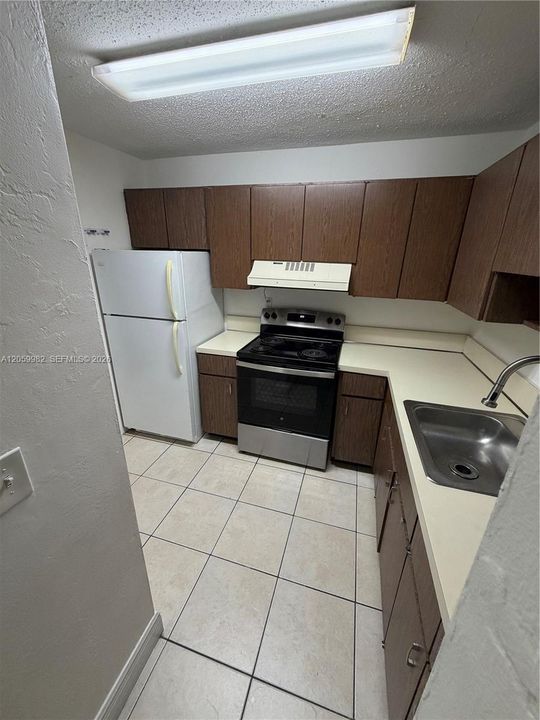For Rent: $1,900 (1 beds, 1 baths, 628 Square Feet)