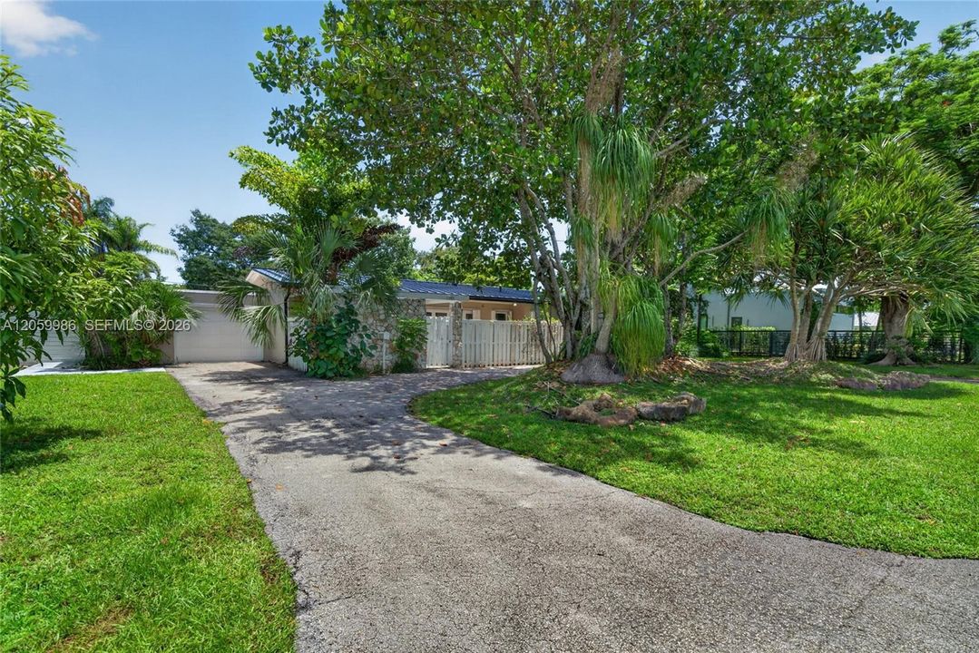 Circular driveway