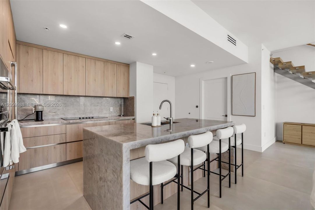 For Rent: $18,500 (3 beds, 3 baths, 2289 Square Feet)
