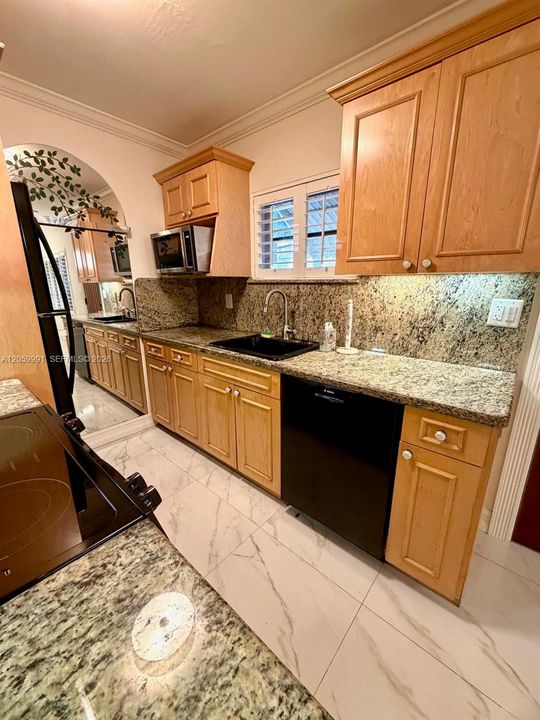 В аренду: $4,200 (2 спален, 2 ванн, 1200 Квадратных фут)