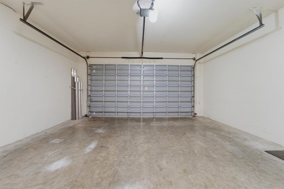 2 Cars Garage