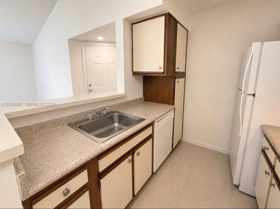 В аренду: $2,100 (1 спален, 1 ванн, 805 Квадратных фут)