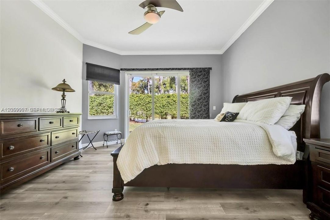 En Venta: $699,000 (4 camas, 2 baños, 2180 Pies cuadrados)