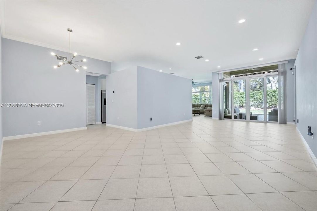 En Venta: $699,000 (4 camas, 2 baños, 2180 Pies cuadrados)