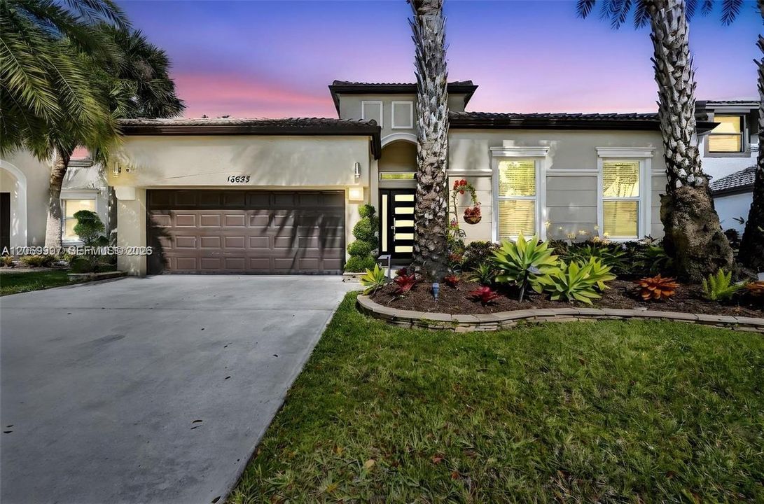 En Venta: $699,000 (4 camas, 2 baños, 2180 Pies cuadrados)