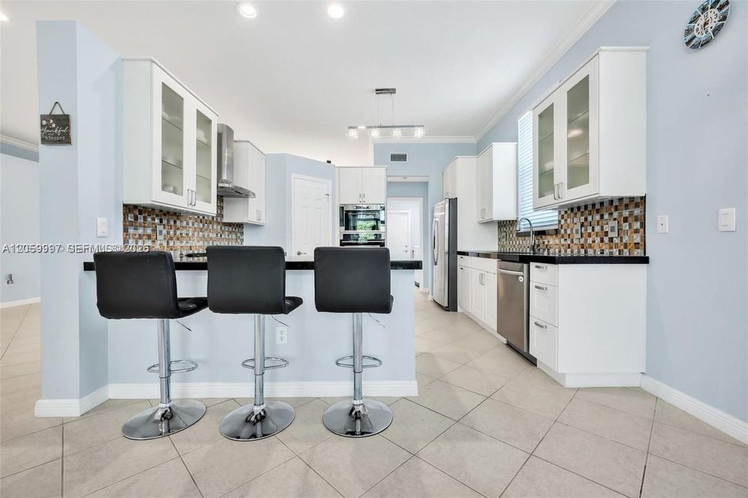En Venta: $699,000 (4 camas, 2 baños, 2180 Pies cuadrados)